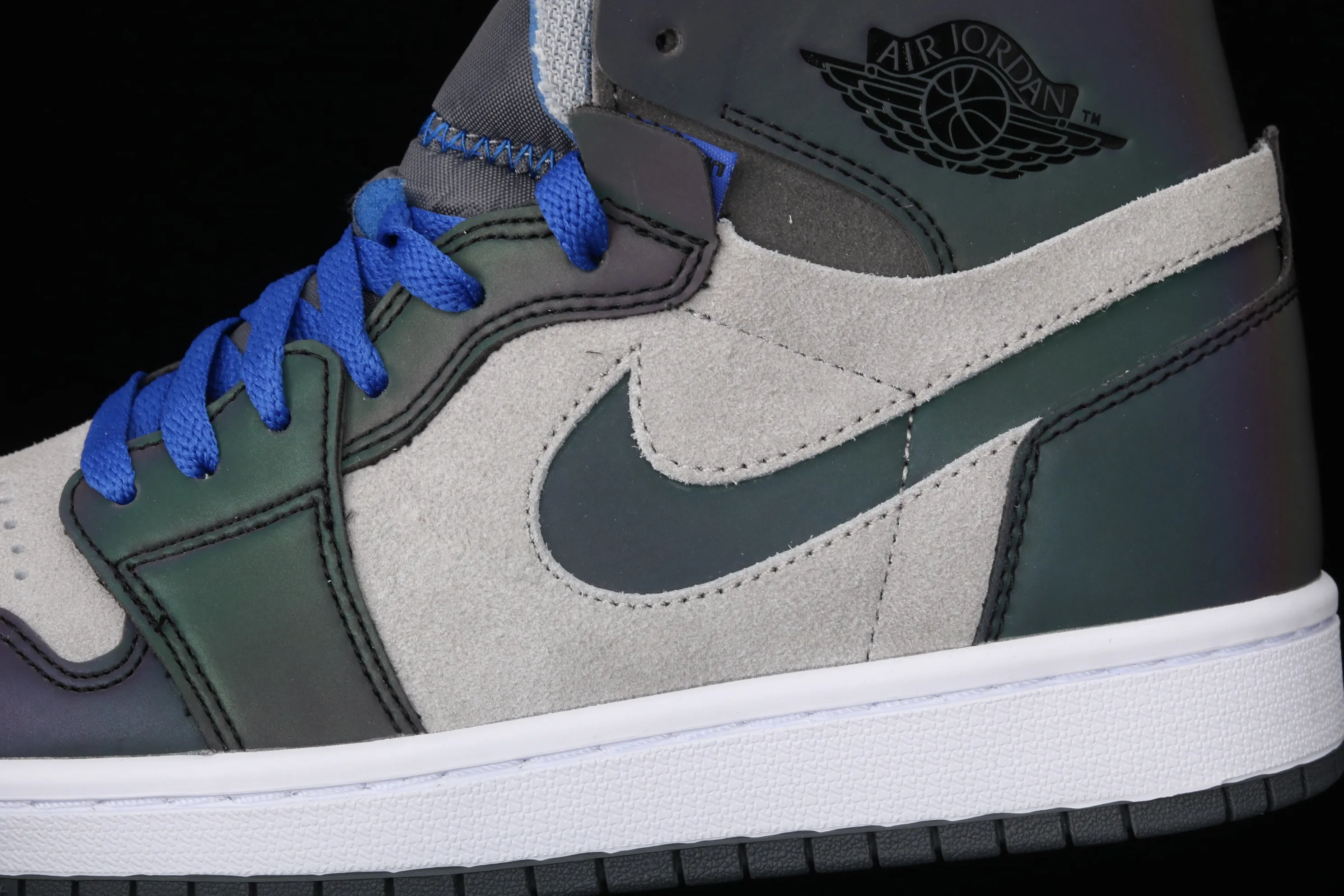 All Categories Air Jordan Jordan Series Basketball Shoes Air Jordan 1 High LPL x Air Jordan 1 Zoom Comfort "Iridescent" AJ1 Joe 1 Joint League of Legends Theme Basketball Shoes DD1453-001